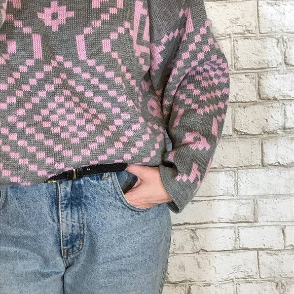 Vintage sweater with pink patterns - Picture 2 of 9